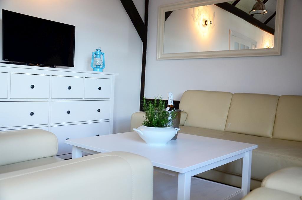 Stare Sady Chillout Rooms "Pod Jabloniami" Mikołajki Rum bild